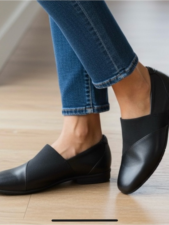 Clarks Other - Women’s Black Slip-On Comfort Loafers